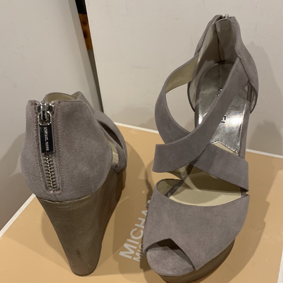 Michael Kors Soft Gray Suede Harley Platform Wedge Heel Strappy Sandal Zipper - Picture 6 of 16
